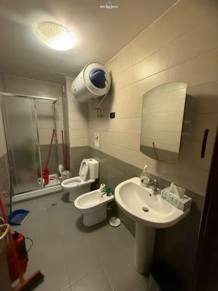 Tirane, jepet me qera zyre Kati 4, 150 m² 1.600 € (rruga e elbasanit)