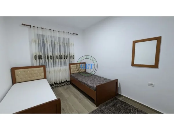 Durres, jepet me qera apartament 2+1+Ballkon Kati 2, 80 m² 400 € (Stacioni Trenit)