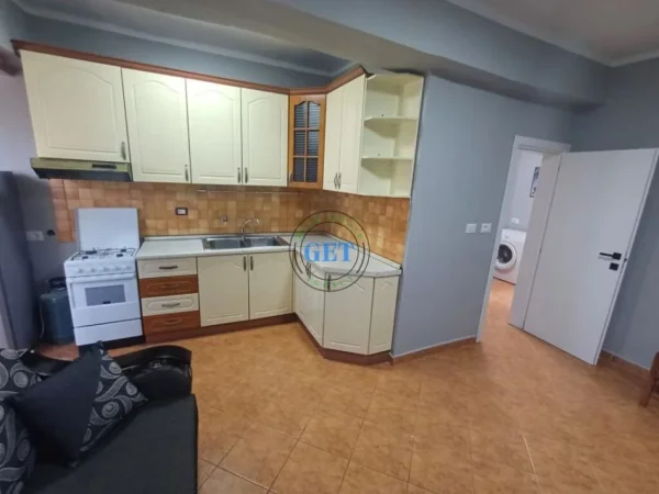 Durres, jepet me qera apartament 1+1+Ballkon Kati 3, 55 m² 300 € (Zjarrfiksia)