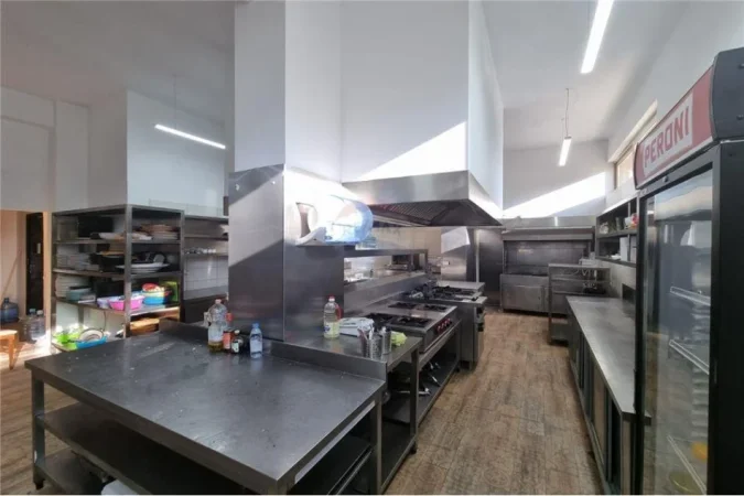 Tirane, shitet hotel Kati 3, 2.940 m² 1.800.000 € 