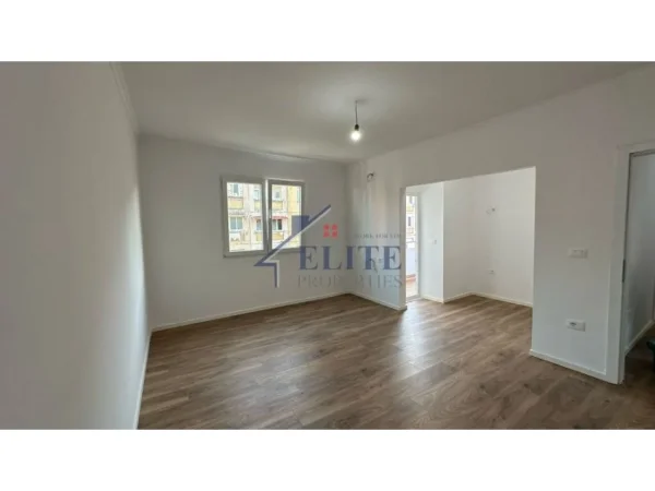 Tirane, shitet apartament 2+1 Kati 4, 75 m² 148.000 € (Rruga e Kavajes)