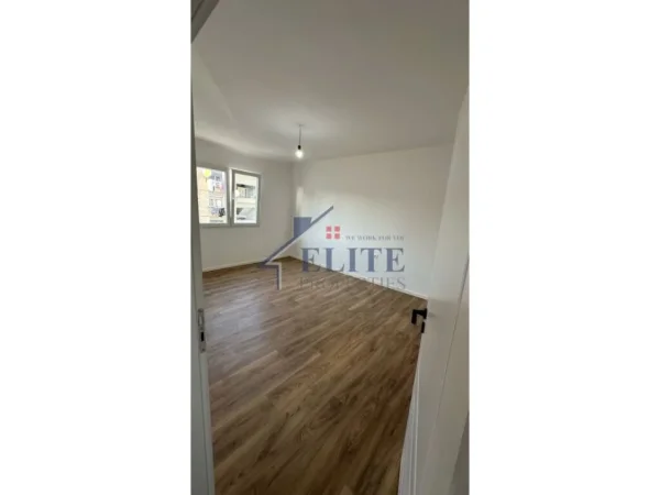 Tirane, shitet apartament 2+1 Kati 4, 75 m² 148.000 € (Rruga e Kavajes)