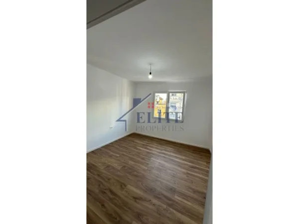 Tirane, shitet apartament 2+1 Kati 4, 75 m² 148.000 € (Rruga e Kavajes)