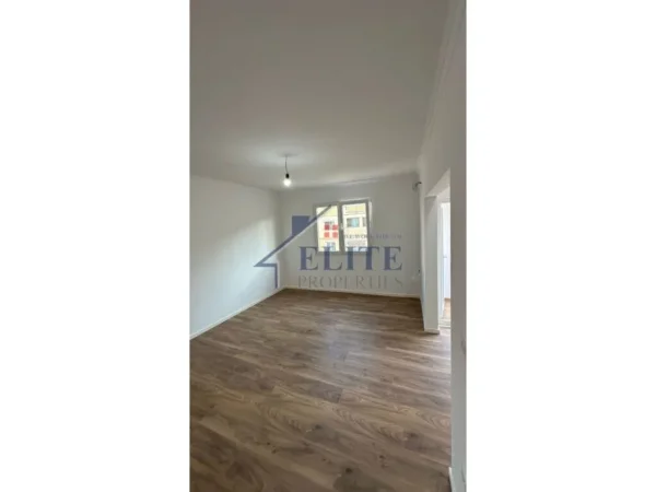 Tirane, shitet apartament 2+1 Kati 4, 75 m² 148.000 € (Rruga e Kavajes)
