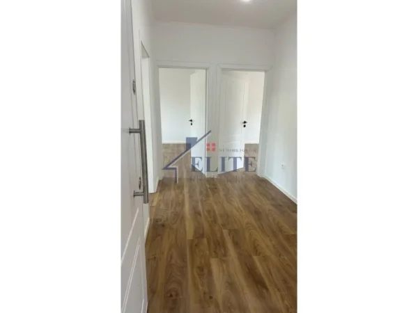 Tirane, shitet apartament 2+1 Kati 4, 75 m² 148.000 € (Rruga e Kavajes)