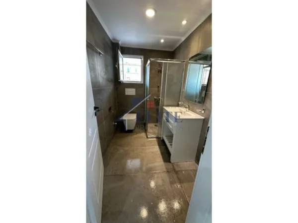 Tirane, shitet apartament 2+1 Kati 4, 75 m² 148.000 € (Rruga e Kavajes)