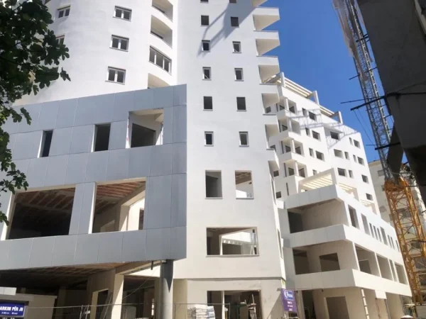 Tirane, shitet apartament 2+1 , 77 m² 200.000 € (Kafe Flora)