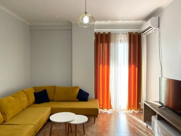 Tirane, jepet me qera 1+1+Ballkon Kati 4, 70 m² 500 € (Farmacia 10)