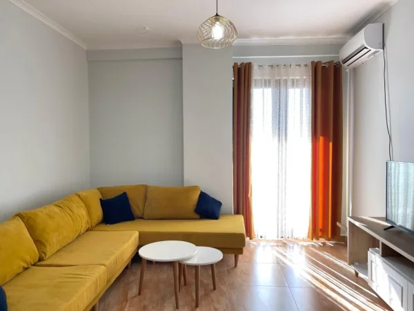 Tirane, jepet me qera 1+1+Ballkon Kati 4, 70 m² 500 € (Farmacia 10)