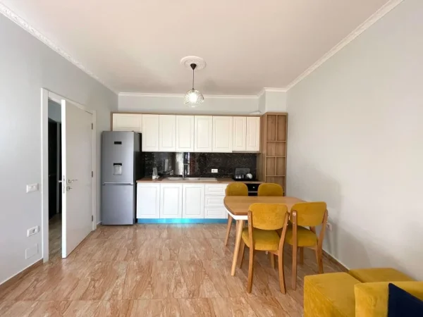 Tirane, jepet me qera 1+1+Ballkon Kati 4, 70 m² 500 € (Farmacia 10)
