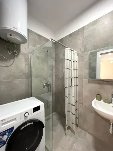 Tirane, jepet me qera 1+1+Ballkon Kati 4, 70 m² 500 € (Farmacia 10)