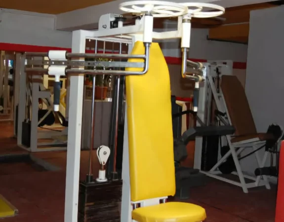 Tirane, okazion Shiten pajisje professionale sportive per palester fitness dhe arte marciale