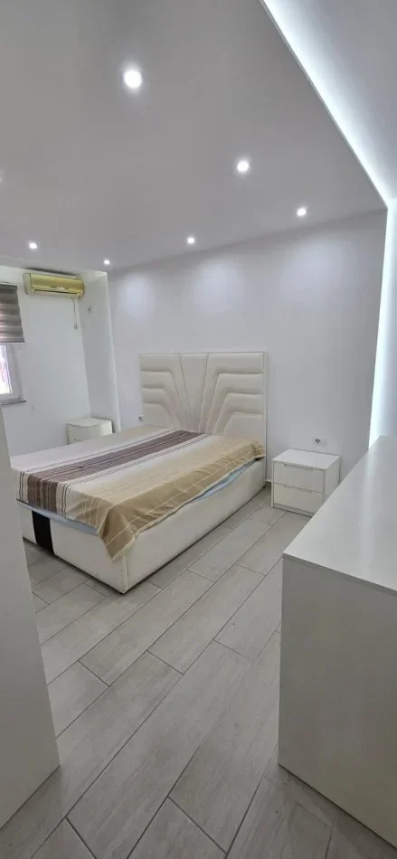 Tirane, jepet me qera 2+1 Kati 3, 158.000 m² 158.000 € (Rr.Ndre Mjeda)