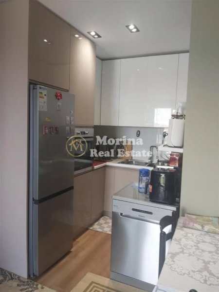 Tirane, jepet me qera apartament 1+1 Kati 4, 65 m² 450 € (Shkoze)