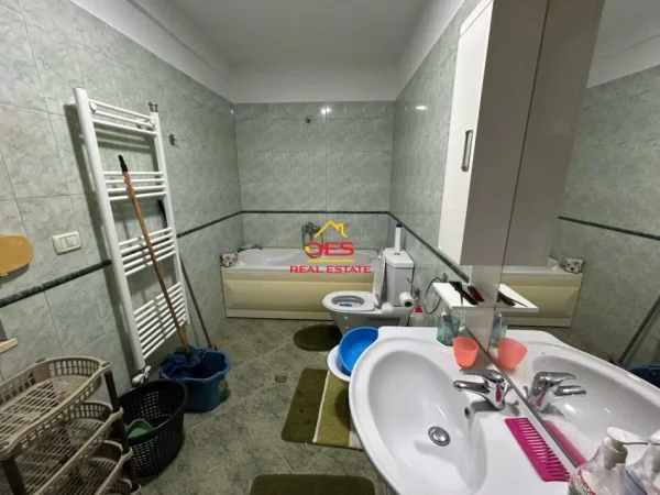 Fier, shitet apartament 2+1+Ballkon Kati 2, 102 m² 120.000 € (Rruga Aulona)