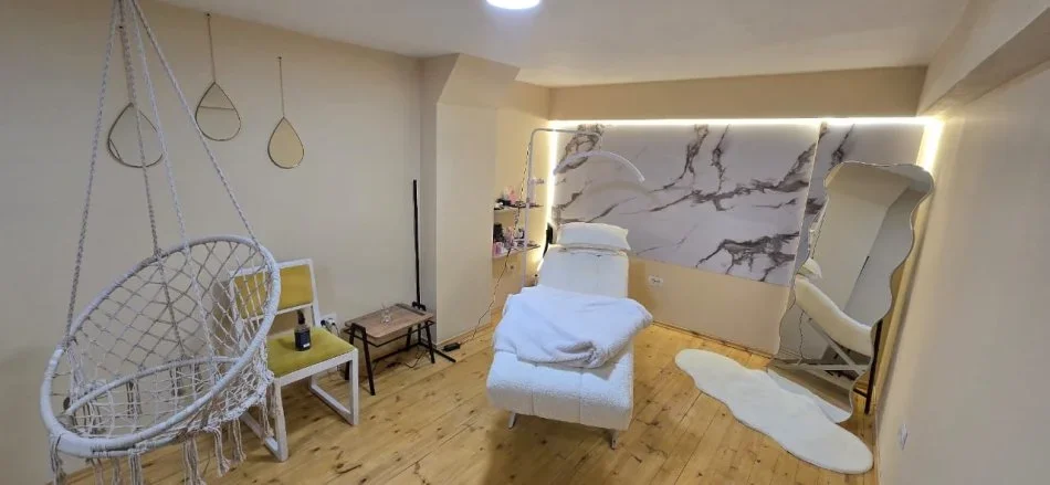 Tirane, jepet me qera ambjent biznesi Kati 0, 40 m² 300 € (shkoze)