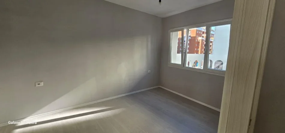 Tirane, jepet me qera apartament 2+1+Ballkon Kati 1, 104 m² 625 € (KOMPLEKSI RIVER RESIDENCE)