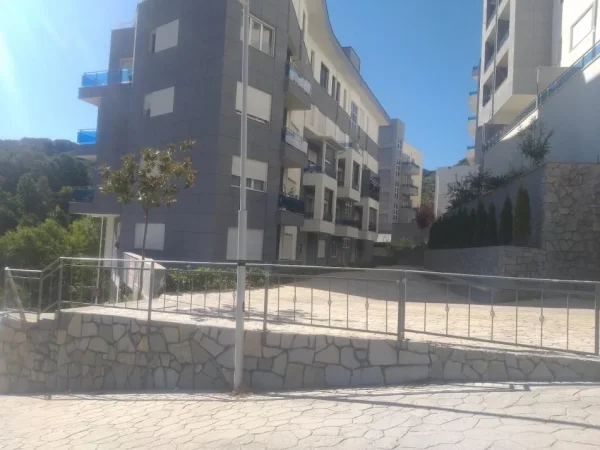 Tirane, shitet apartament 2+1+Aneks+Ballkon Kati 3, 117 m² 218.300 € (Liqeni i Thate)