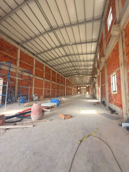 Tirane, jepet me qera magazine Kati 0, 1.200 m² 7.200 € (Kashar)