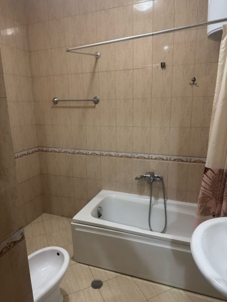 Tirane, jepet me qera apartament 1+1+Ballkon Kati 5, 70 m² 450 € (rruga Don Bosko)