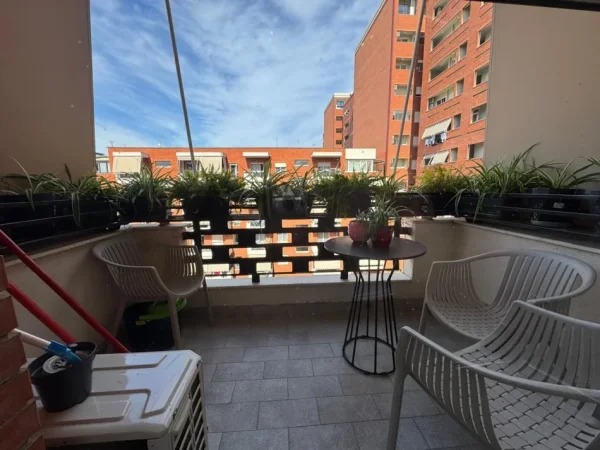 Tirane, jepet me qera zyre Kati 7, 50 m² 600 € (KOMPLEKSI GOLDEN PARK)