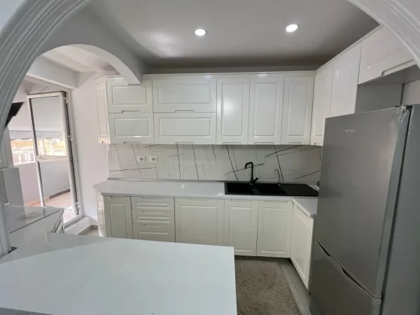 Tirane, shitet apartament 2+1 Kati 3, 83 m² 158.000 € (Rruga e Kavajes)