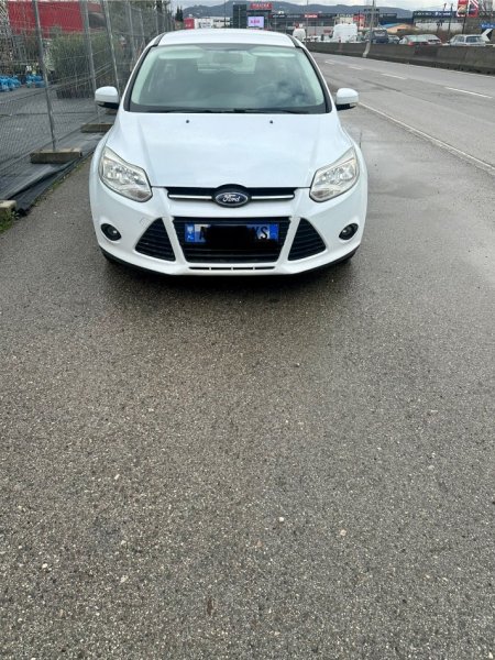 Tirane, shitet me portobagazh Ford focus Nafte, e bardhë automatik Kondicioner 175.000 km 5.900 €