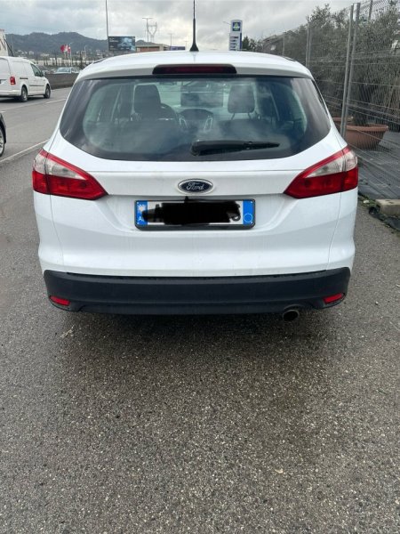 Tirane, shitet me portobagazh Ford focus Nafte, e bardhë automatik Kondicioner 175.000 km 5.900 €