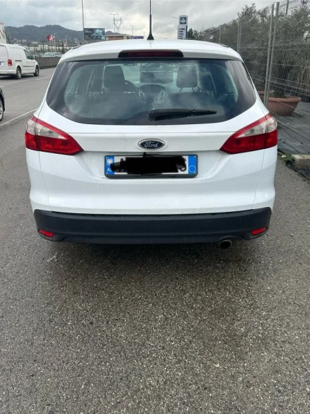 Tirane, shitet me portobagazh Ford focus Nafte, e bardhë automatik Kondicioner 175.000 km 5.900 €