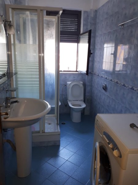 Tirane, jepet me qera apartament 1+1 Kati 5, 62 m² (Ish Parku i Autobusave)