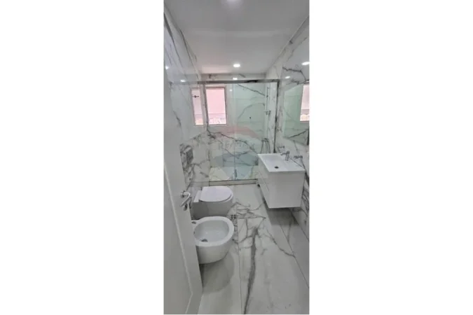 Tirane, shitet apartament 2+1+Ballkon Kati 3, 83 m² 158.000 € 