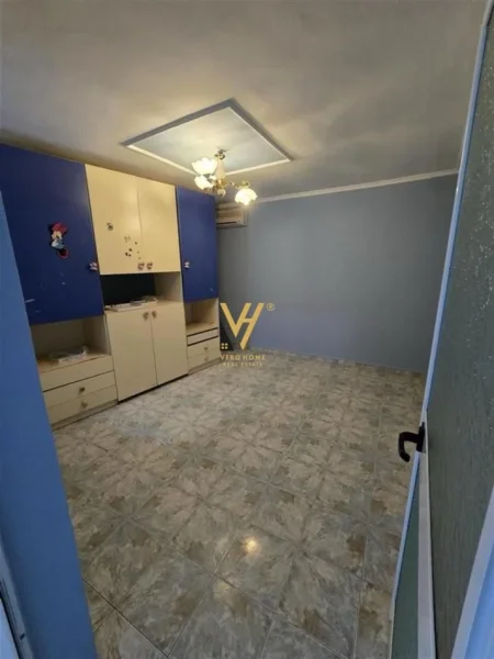 Tirane, jepet me qera apartament 2+1+Ballkon Kati 1, 80 m² 450 € (SPITALI NENE TEREZA)