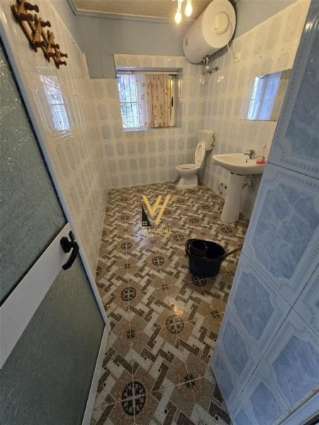 Tirane, jepet me qera apartament 2+1+Ballkon Kati 1, 80 m² 450 € (SPITALI NENE TEREZA)