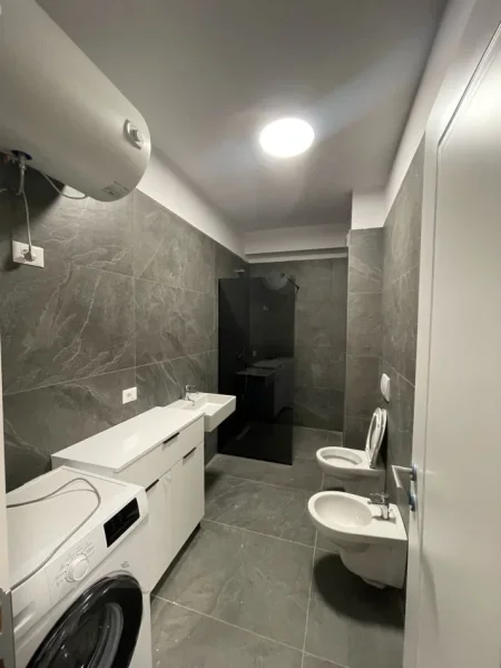 Tirane, jepet me qera apartament 1+1 Kati 5, 66 m² 500 € (Bulevardi Ri)