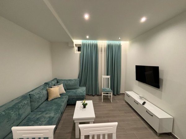 Tirane, jepet me qera apartament 1+1 Kati 0, 450 € (rruga e kavajes)