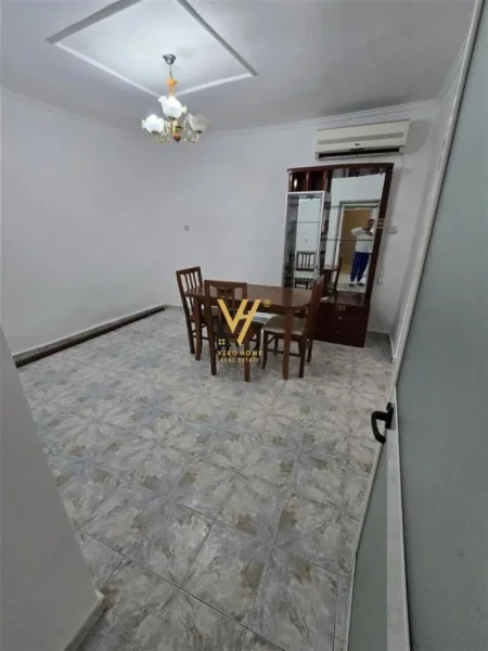 Tirane, jepet me qera zyre Kati 1, 80 m² 600 € (SPITALI NENE TEREZA)