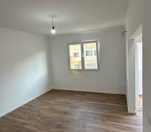 Tirane, jepet me qera apartament 2+1+Ballkon Kati 4, 75 m² 148.000 € (Rruga Kavajes)