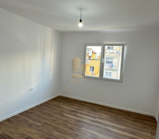 Tirane, jepet me qera apartament 2+1+Ballkon Kati 4, 75 m² 148.000 € (Rruga Kavajes)