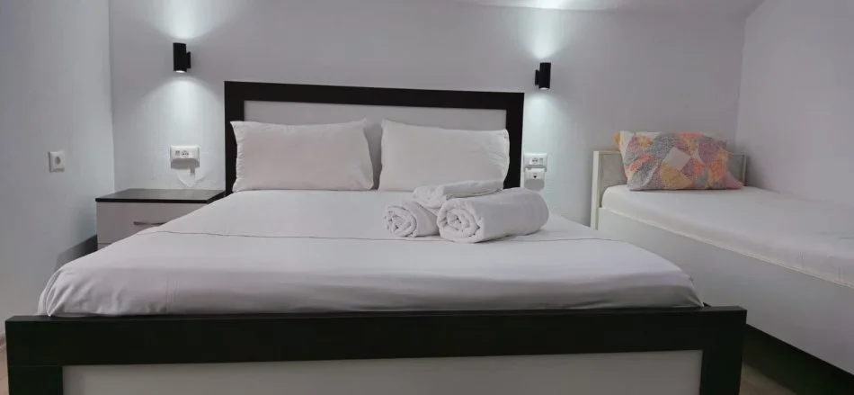 Pogradec, jap me qera garsonier Kati 2, 25 m2  25 euro  (Harmonia)