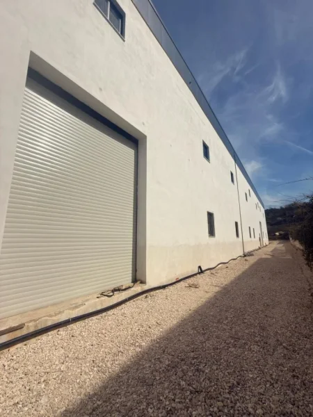 Tirane, jepet me qera magazine Kati 0, 1.200 m² (Kashar)