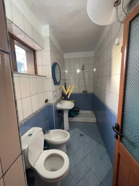 Tirane, jepet me qera zyre Kati 1, 62 m² 700 € (PAZARI I RI)