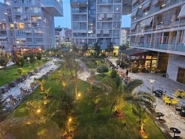 Tirane, jepet me qera zyre Kati 2, 150 m² 1.500 € (komune parisi)