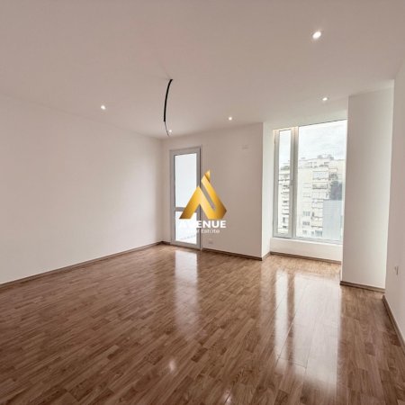Tirane, jepet me qera ambjent biznesi Kati 6, 190 m² 1.700 € (Rruga e Elbasanit)