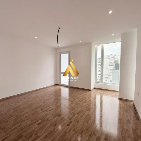 Tirane, jepet me qera ambjent biznesi Kati 6, 190 m² 1.700 € (Rruga e Elbasanit)