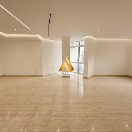 Tirane, jepet me qera ambjent biznesi Kati 6, 190 m² 1.700 € (Rruga e Elbasanit)