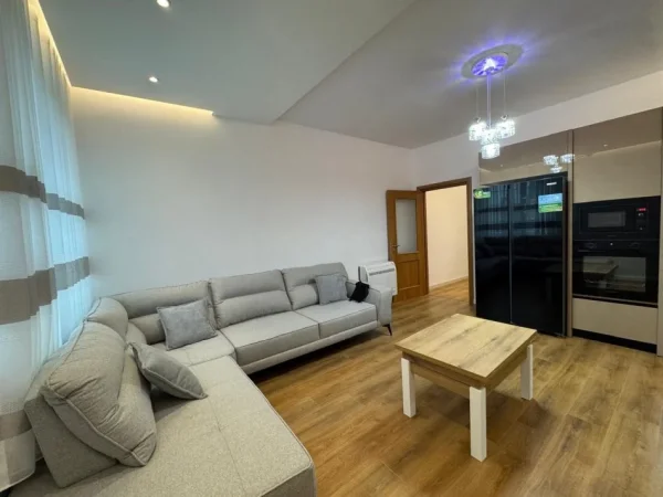 Tirane, jepet me qera apartament 2+1+Aneks+Ballkon Kati 3, 93 m² 700 € (RRUGA IRFAN TOMINI)