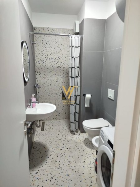 Tirane, jepet me qera apartament 1+1+Ballkon Kati 7, 56 m² 500 € (UNIVERS CITY)