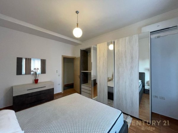 Tirane, jepet me qera apartament Kati 5, 100 m² 800 € 