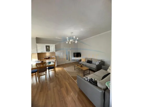 Tirane, shitet apartament 2+1+Ballkon Kati 5, 110 m² 160.000 € (Qyteti Studenti)