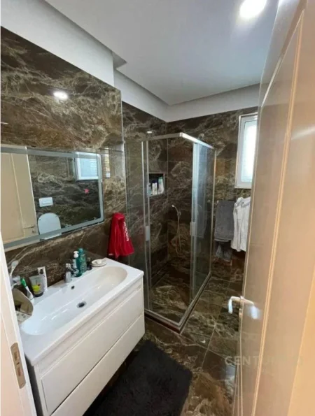 Tirane, shitet apartament 1+1+Ballkon Kati 4, 72 m² 142.000 € (Kopshti Zoologjik, Kompleksi Mateo)